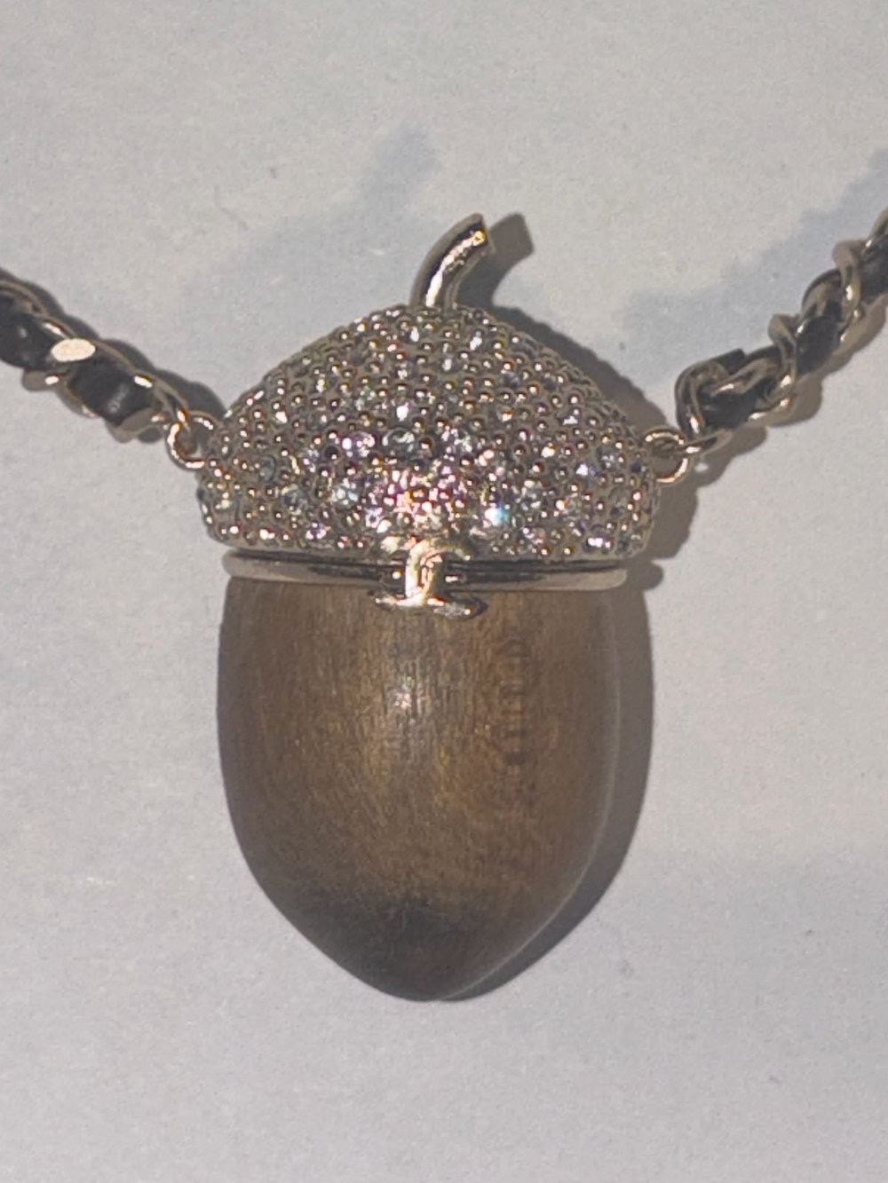 🐿️ NWOT Wooden Acorn pendant necklace 🌰